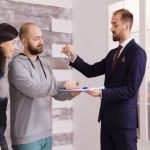 The Benefits of Working with a Real Estate Advisor to Sell Your House